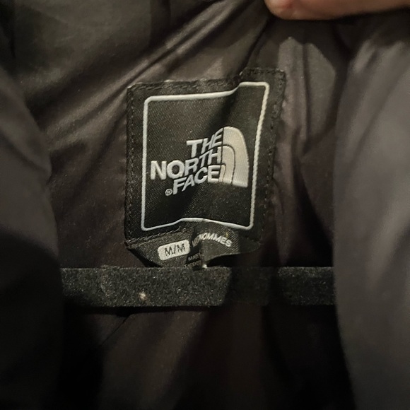 The North Face Black Puffer Jacket like new size medium. Beautiful hardly worn. - Picture 11 of 11